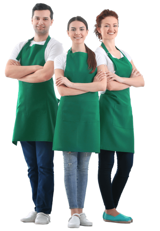 tre addetti alle pulizie con divisa verde