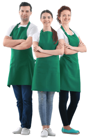 tre addetti alle pulizie con divisa verde