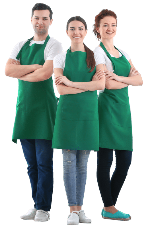 tre addetti alle pulizie con divisa verde